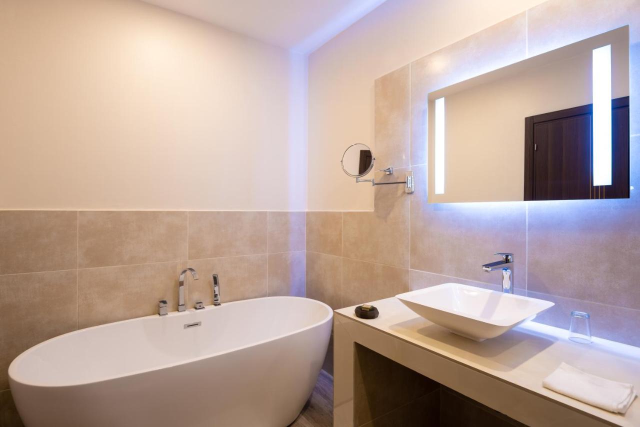 Hotel L'Adresse דקר מראה חיצוני תמונה